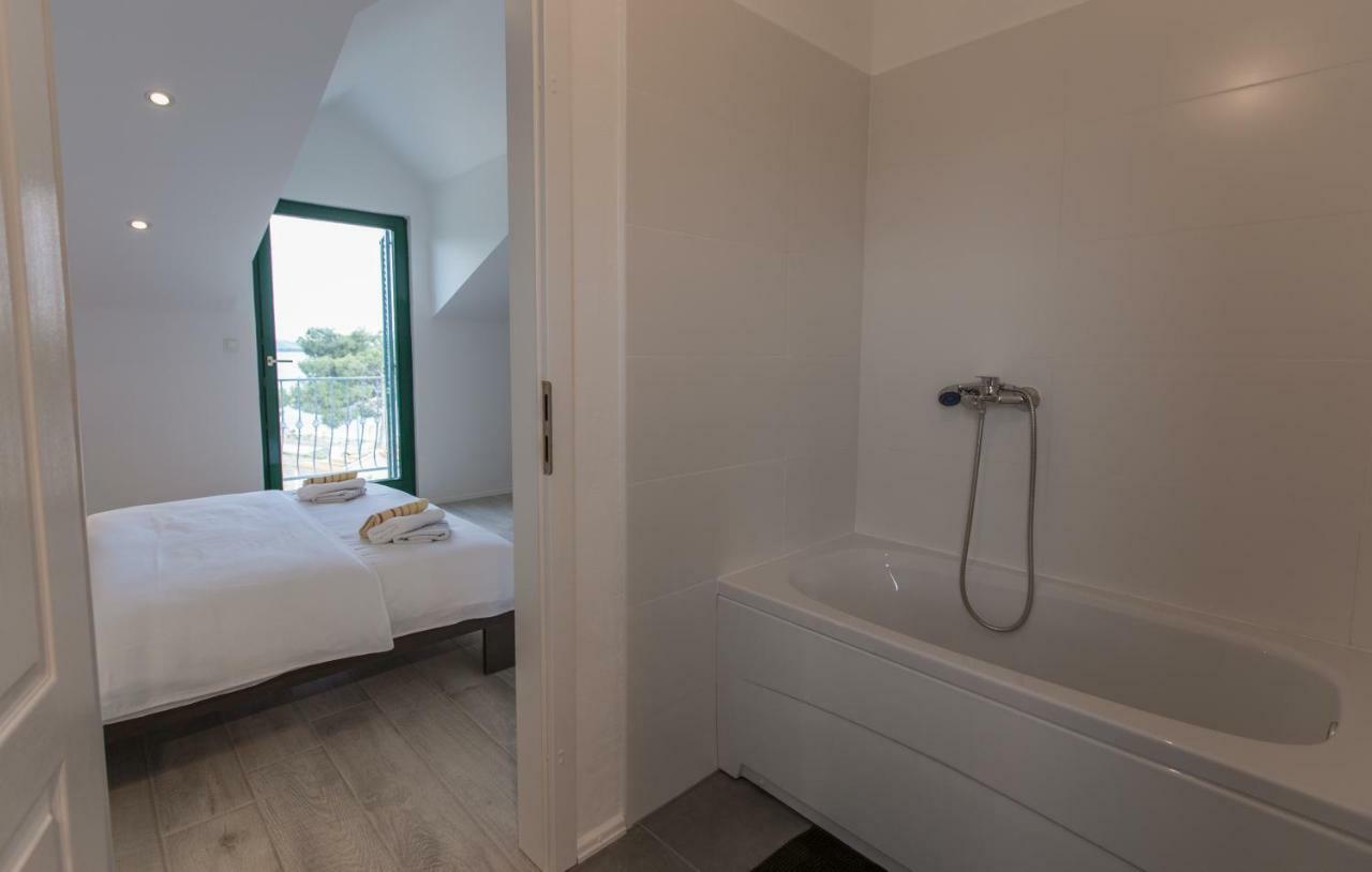 Relaxing Whole Top Floor Apartment By The Sea Zaboric Dış mekan fotoğraf